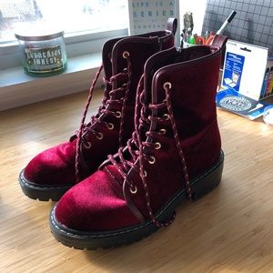Super cute lace up velvet boots!
